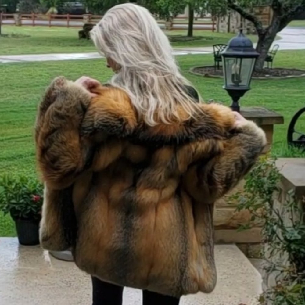Amazing Parisian Red Fox Fur Coat - Picture 6 of 16